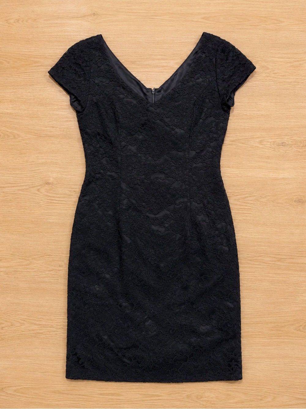 Carmen Marc Valvo Black Lace Cap-Sleeve Sheath Dress